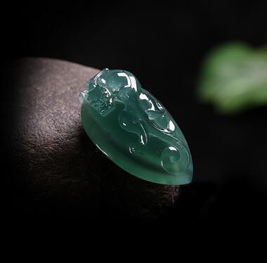 天然翡翠蓝水螭龙龙挂件