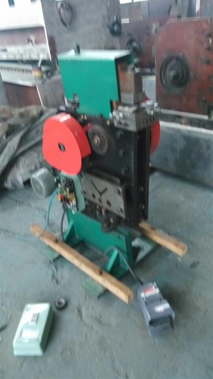 供应10型多功能角钢冲剪机