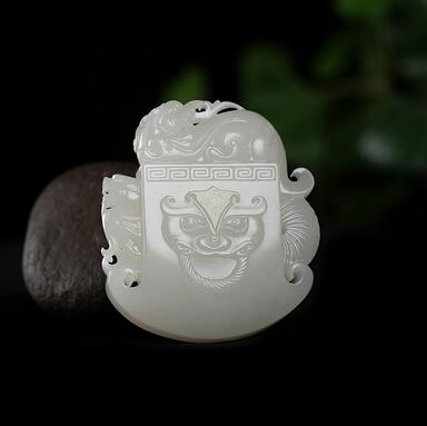   和田玉籽料鬼斧神工挂件