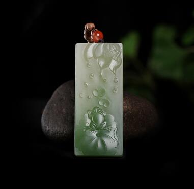 青海翠和田玉荷塘蛙声牌子