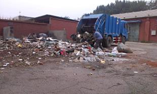 封闭式垃圾挤压车出租 就在北京垃圾车出租公司